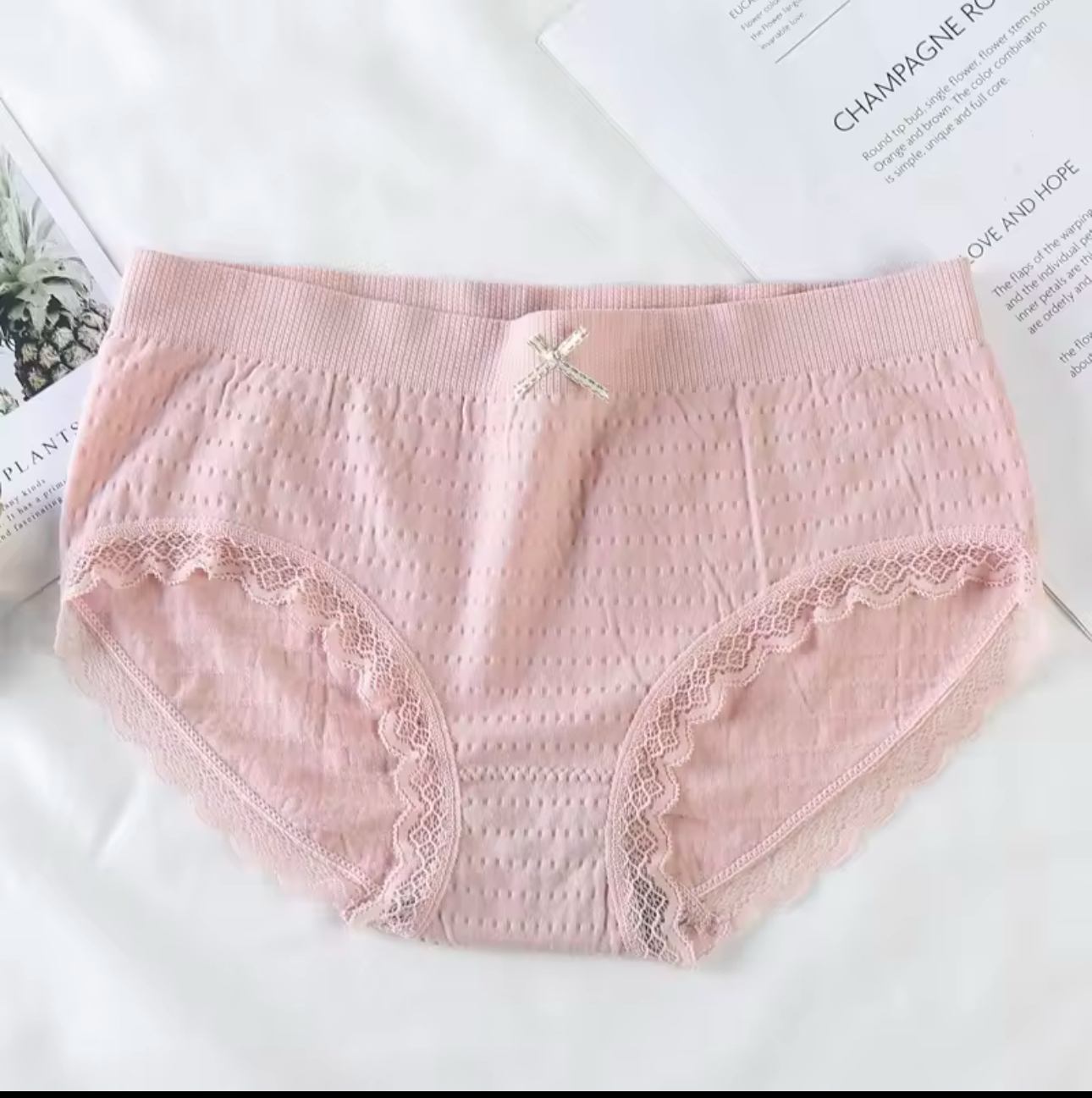 Women's Mid-Rise Cotton Underwear Antibacterial Butterfly Briefs Lace Decoration Breathable Seamless Mid Waist Panties Everyday