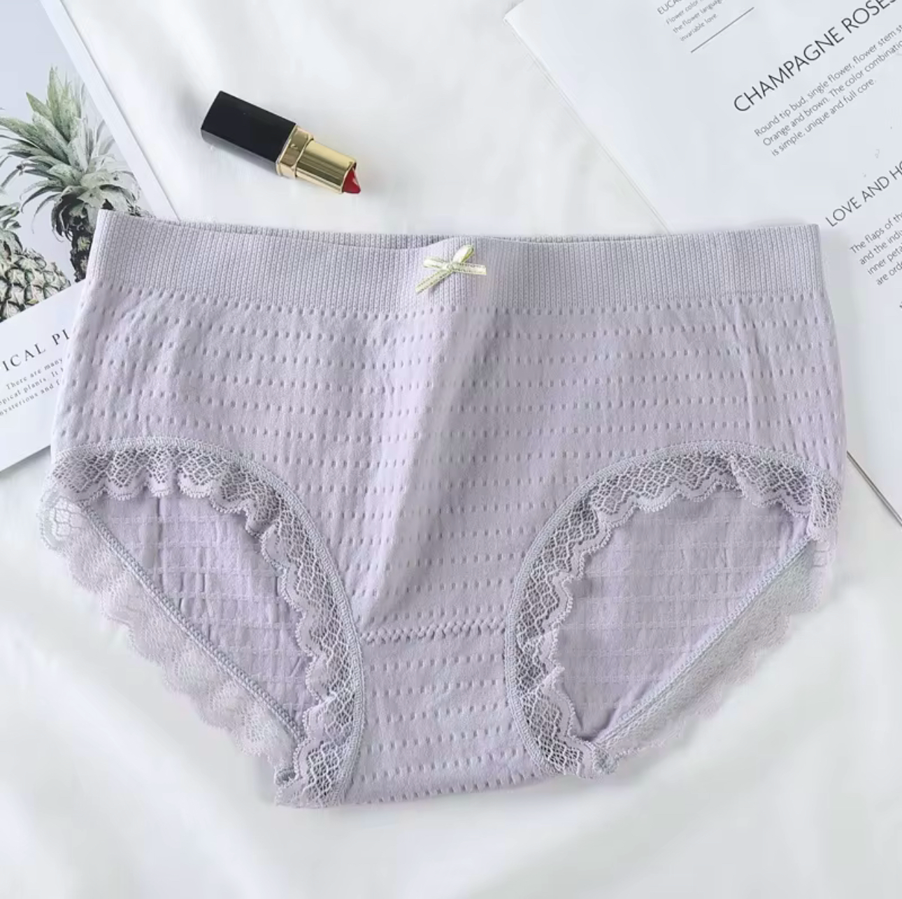 Women's Mid-Rise Cotton Underwear Antibacterial Butterfly Briefs Lace Decoration Breathable Seamless Mid Waist Panties Everyday